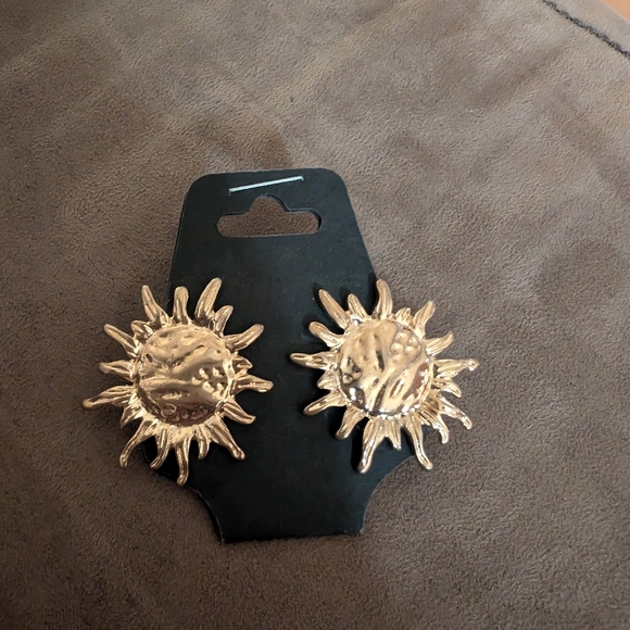 🛍️4 For $15🛍️Gold Sunburst Earrings/Summer Beach Style  Sun Drop Earrings - Picture 3 of 5